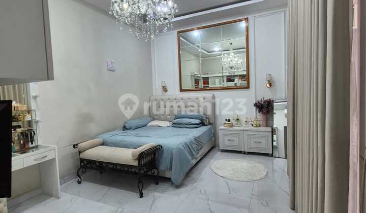 3-Bedroom House with Swimming Pool at Legenda Wisata Cibubur 3-Bedroom House with Swimming Pool at Legenda Wisata Cibubur