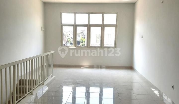 Land Area and Building Area Larger Than Other Units, with Extra Land at the Back 2