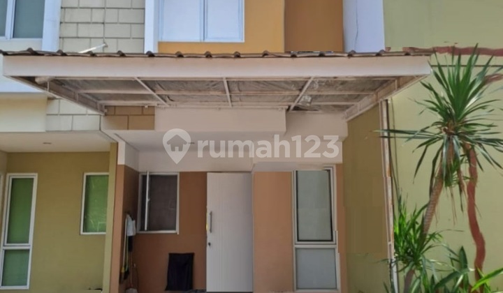 For Sale House in Gading Serpong, 2 Floors, Furnished, Main Road Row, Mortgage Available, Ready for AJB, Facilities Swimming Pool