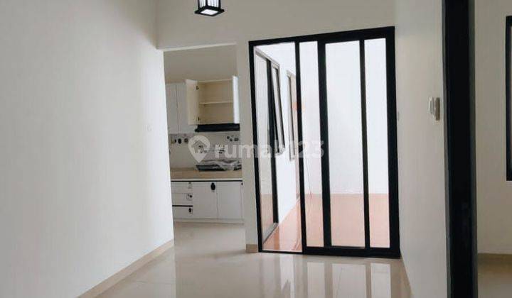 Rumah Bagus, Siap Huni,griya Loka, Depan Taman, Bonus Kitchen Set, Lokasi Dkt Dg Pasar Modern , Sekolah St. Ursula, , Akses Tol, Dan Dkt Stasiun Rawa Buntu. 2