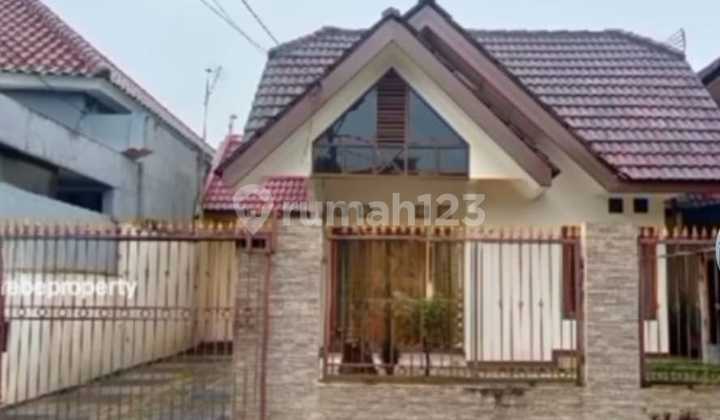 For sale house in Griya Loka BSD, cheap, near shopping area, modern market, Rawa Buntu station, toll access, close to several schools.