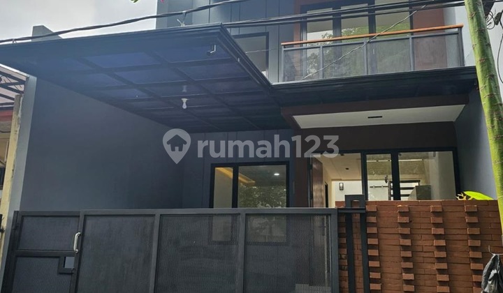 Rumah Baru Siap Huni di Kencana Loka BSD, SHM, Kt.3, Km.3, Ada Tempat Jemur, Carport 1, Akses Tol dan Stasiunm 2