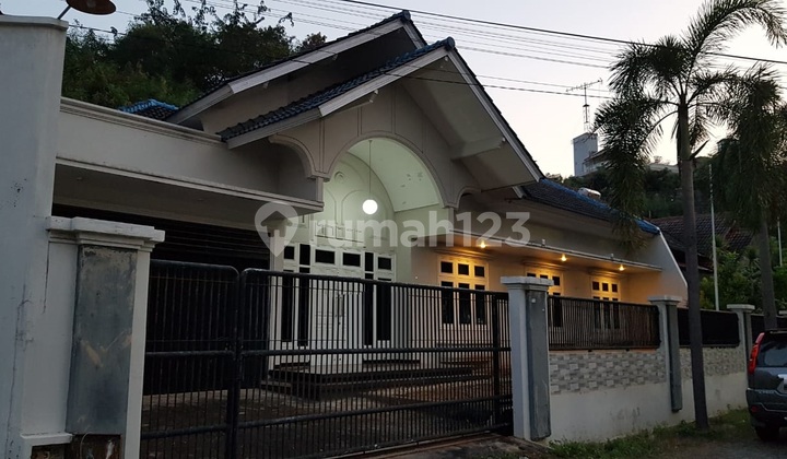 Asri House in Candi, Semarang, Comfortable and Great Location, Move-in Ready, Price Negotiable. 1
