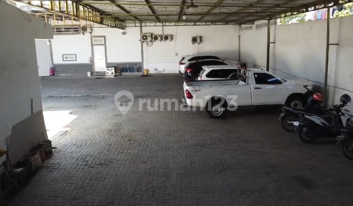 For sale commercial property on Jl. Raya Soekarno Hatta, Cck suitable for expedition business, restaurant, showroom, office, etc., partial purchase possible. 2