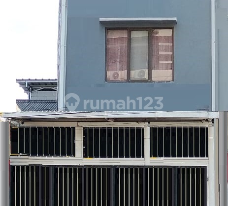 Ruko Siap Huni di Cengkareng, Pinggir Jalan Raya, 3 Lt, Lt. 4 X 24,Lb.200, Hrg Msh Nego