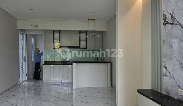 Nice House, in BSD, Delatinos, 3rd Floor, 2 Km, Freehold Certificate, Kitchen Set, Granite Floor. 2