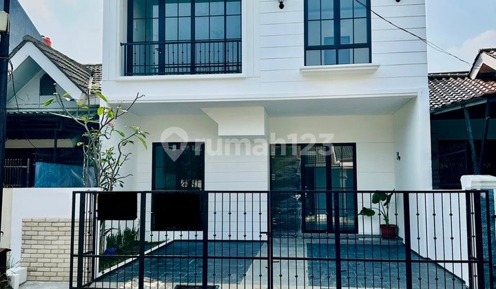 For sale new house Nusa Loka BSD, 4+1 bedrooms, 3+1 bathrooms, SHM (Certificate of Land Ownership), 3 family rooms, semi-furnished, 2 carports. 2