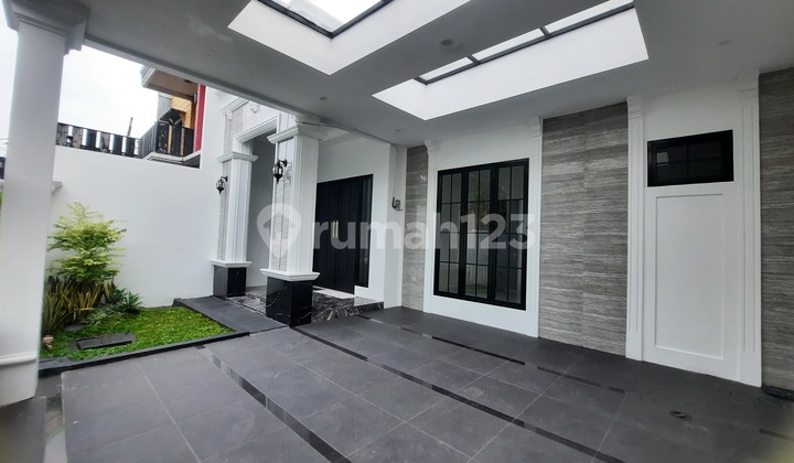 Rumah Baru Griya Loka Bsd, Semi Furnish, Kt.4+1, Km.3+1, SHM, Lantai Granit 80 X 80, Kunci Utama Dg Smart Door. 2