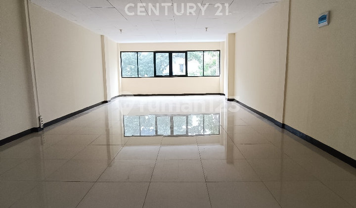 Shop House Suitable for Various Businesses on Jl Karapitan, Bandung City 2