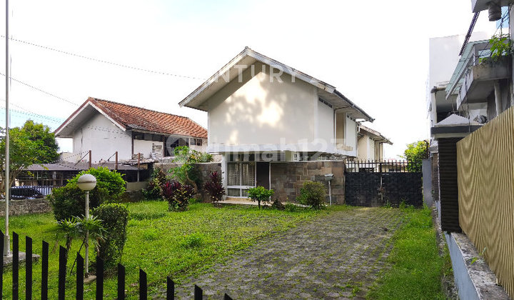 Rumah Klasik Lokasi Langka, Sayap Dago di Hitung Tanah