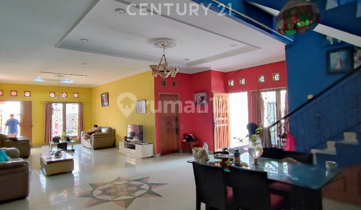 2-Story Corner House Position in Cisaranteun Arcamik, Bandung City