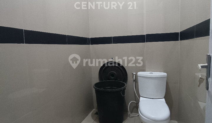 Shop House Suitable for Various Businesses on Main Road Karapitan Bandung