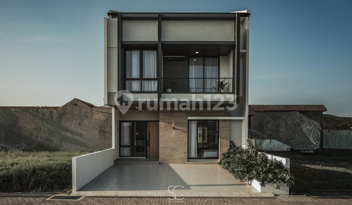 Rumah Lux Taman Sakura Indah, Soekarno Hatta, Bandung