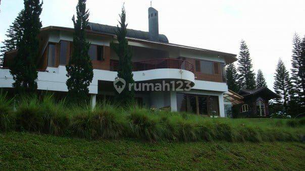 Villa Lux Lembang Asri Kota Bandung 1