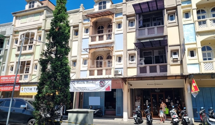 Lux Singgasana Pradana Shop House, Main Road Front, Bpk Penabur 2