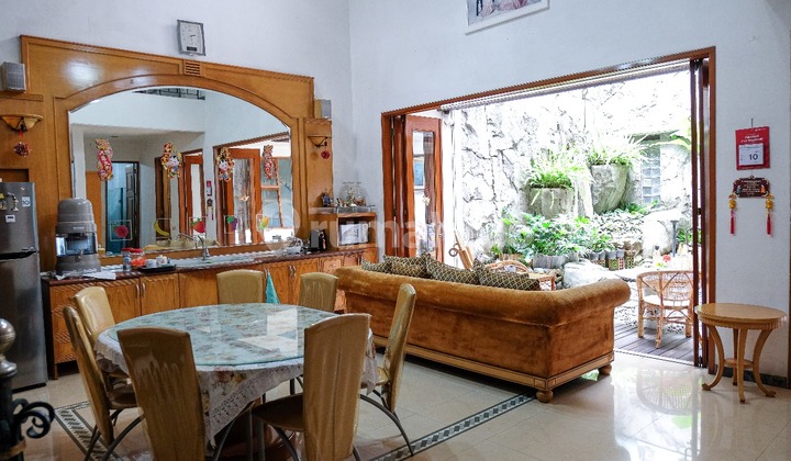 Luxury Shop House on Naripan Main Road, Bandung 1