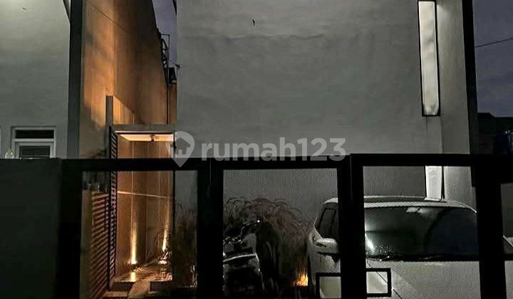 Rumah 2 Lantai Arcamanik Bandung, Semi Furnished Carport 2 Mobil
