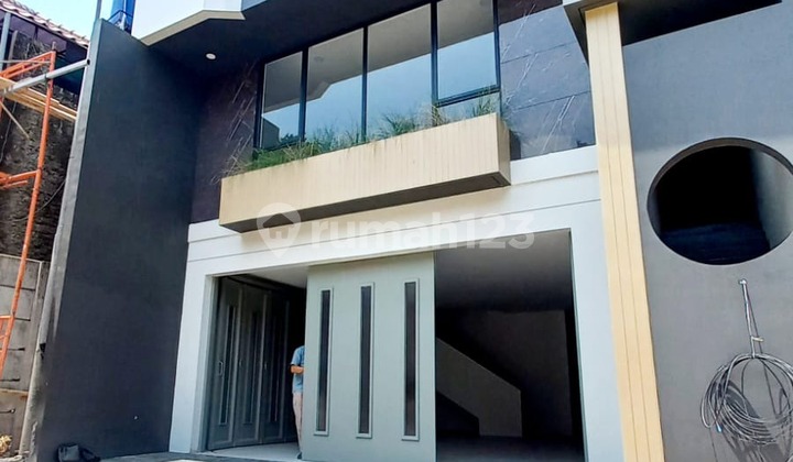 Rumah Baru Mewah Setra Duta Bandung Utara, 3 Lantai Strategis