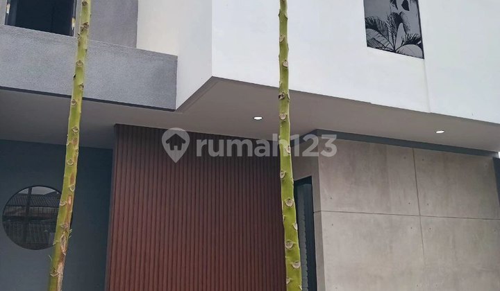 Rumah Modern Rooftop Gumuruh Bandung, 3 Menit ke Trans Studio Mall