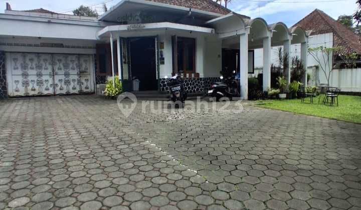 Majestic Heritage Estate Land 980 M2 One Step to Gedung Sate, Parking for 16 Cars!
