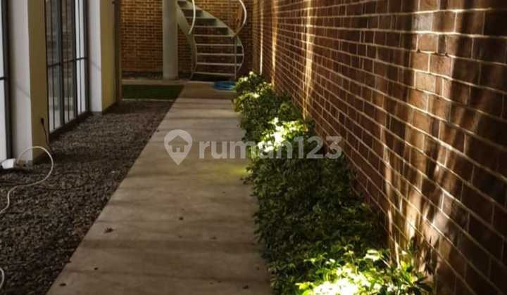 Rumah Baru Retro Modern Sayap Riau Bandung 405M², 7 KT Ensuite, Elit