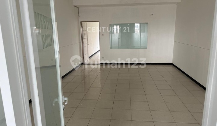 Strategic 3-Floor Shop House for Rent in Karapitan, Bandung 1