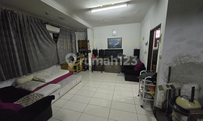 Rumah Luas Tanah 449 m² di Jantung Kota, Dago 2