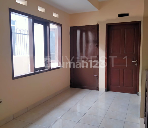 1 1/2 Story Shop House on Main Road Sudirman