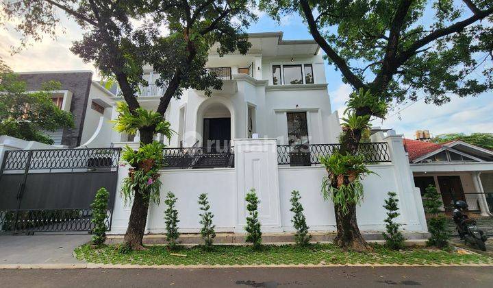 Rumah Baru Mewah Dilengkapi Lift Parkir 8 Mobil 2
