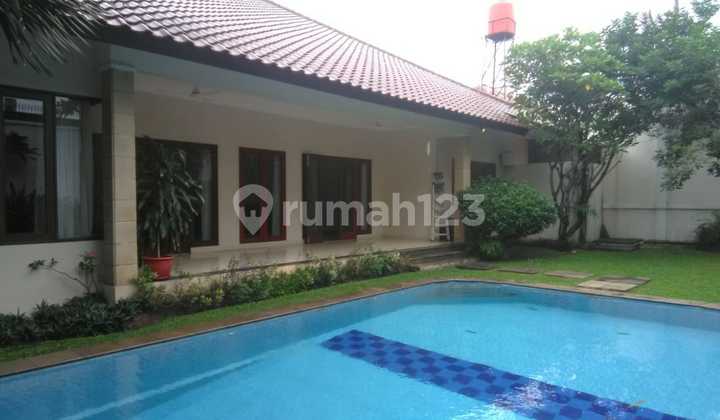 Rumah Mewah Asri Taman & Pool Area Tenang Bebas Banjir