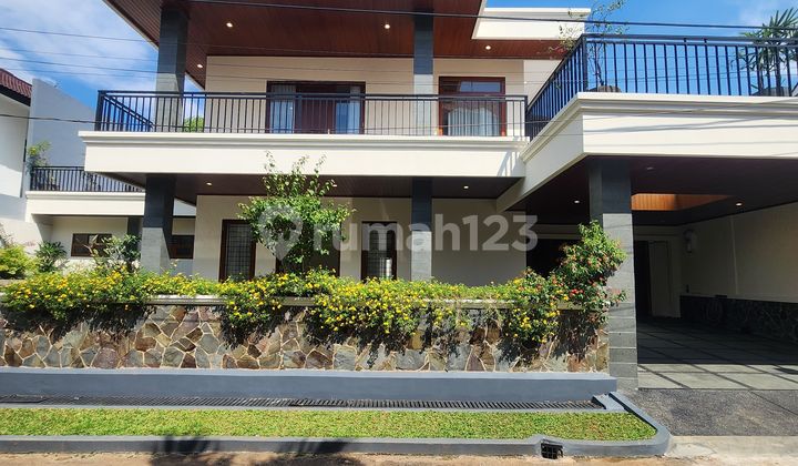 Rumah Mewah Dalam Komplek Siap Huni