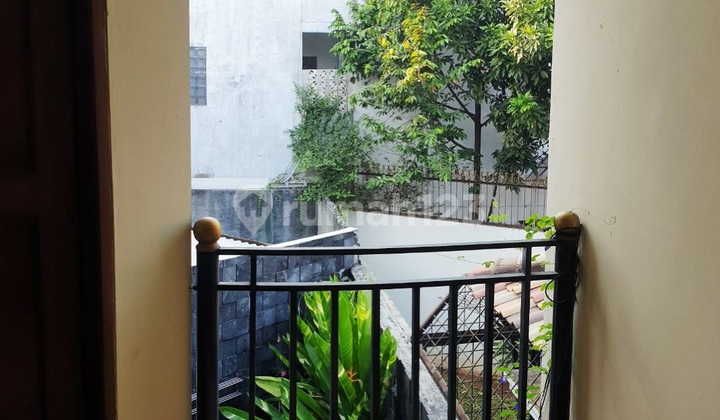 rumah bagus minimalis 2 lantai rapih lt 220 lb 400 kota wisata  2