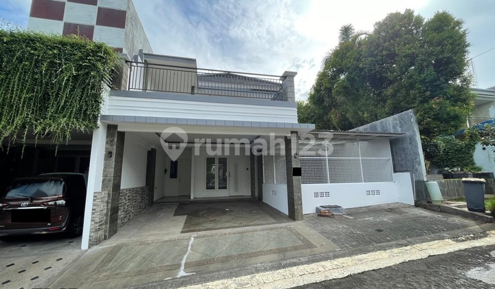 Nice Minimalist House Legend Wisata 2 Floors LT 200 LB 250 Negotiable