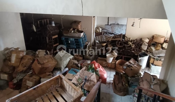 Quick sale cheap house in Gubrak tourist city, land area 180, building area 200, negotiable. 2