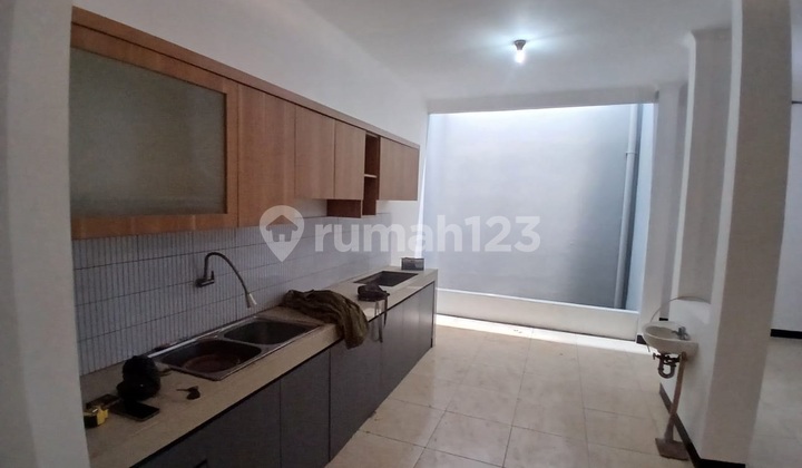 Legendary tourist house nice neat cheap land area 96 building area 110 ready to negotiate. 2