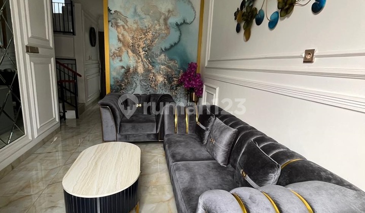 Rumah Cantik 2 Lantai Full Furnish Siap di Tempati di Ciracas