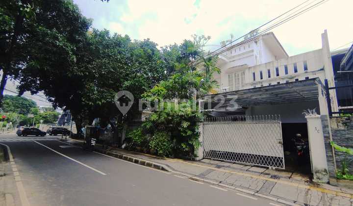 Furnished House on Pasuruan Street, Menteng, Area 487m2 Furnished House on Pasuruan Street, Menteng, Area 487m2