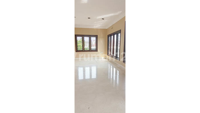 Rumah Gading Kirana Barat, Kelapa Gading Luas  17 x17m2