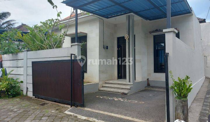 Hunian Minimalis Dekat Jalan Raya Di Penarungan Badung  1