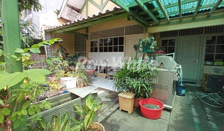 Dijual rumah lama hitung tanah kawasan puri indah  2