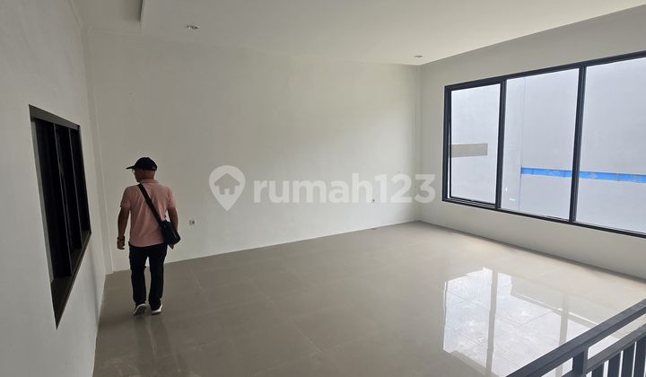 Warehouse + Office Daan Mogot Km 18 Area 369m2