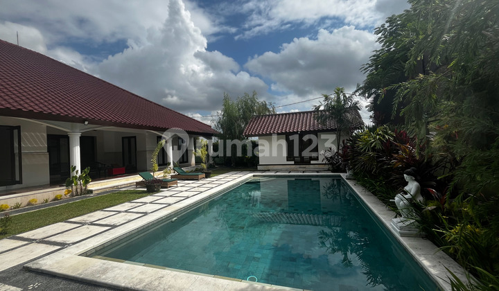 Villa bagus dan luas Dijual 