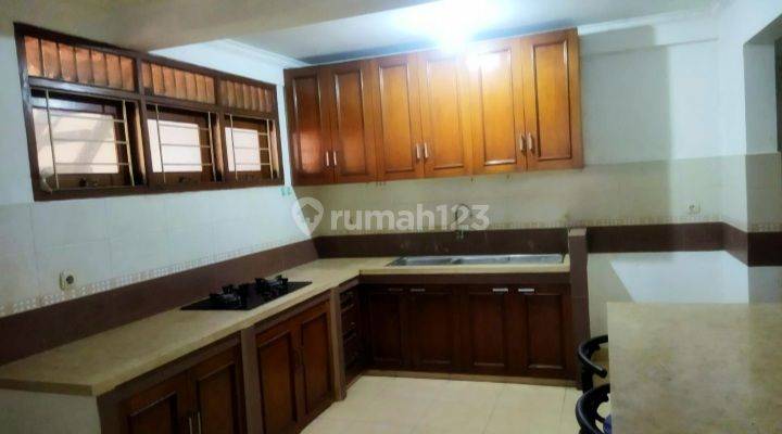 Dijual Rumah Daerah Cikoko Pancoran Semi Furnished Rp. 3.75m Nego 2