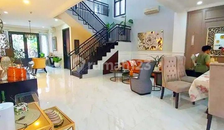 Dijual Rumah Mewah 2 Lantai Dengan Swimming Pool  2