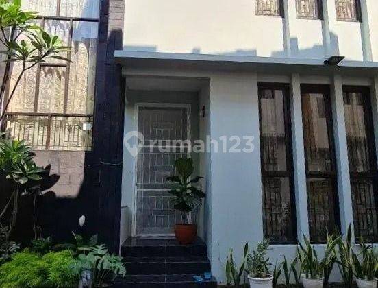 Dijual Rumah Townhouse 3 Lantai Furnished Daerah Cilandak 2