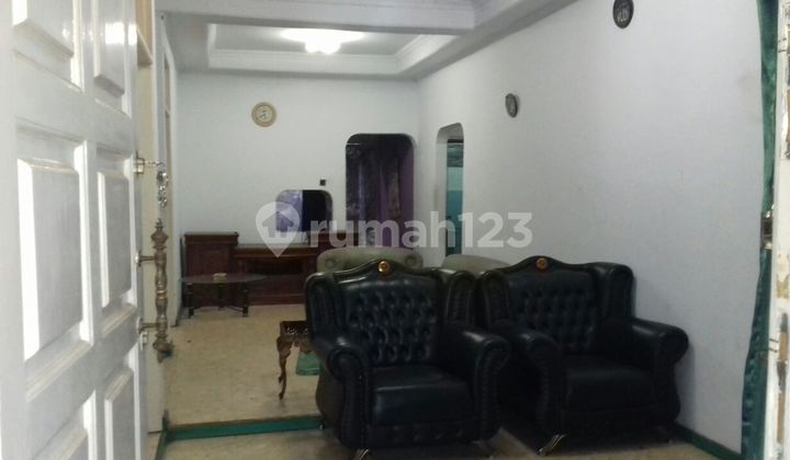 Rumah Jual 1 Lantai dengan Tanah yang Luas, di Arinda Permai