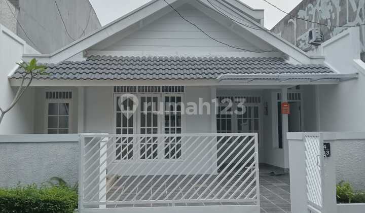 JUAL RUMAH DI BINTARO SEKTOR 2, DEKAT PASAR, AKSES TOLL, DEKAT KRL, LOKASI SANGGAT STRATEGIS