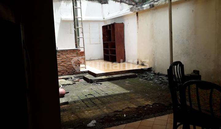 HOUSE WITH STRATEGIC LOCATION AND SPACIOUS, PAY FOR LAND PRICE ONLY 2