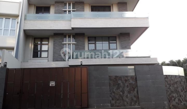 LUXURY HOUSE IN GADING RESIDANCE WITH HIGHLY STRATEGIC LOCATION AND READY TO OCCUPY