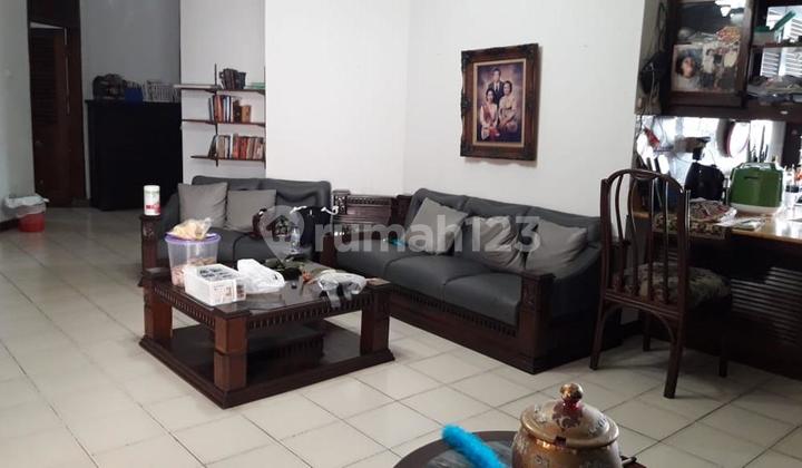 RUMAH DENGAN LOKASI STRATEGIS DAN LUAS, BAYAR HARGA TANAH SAJA